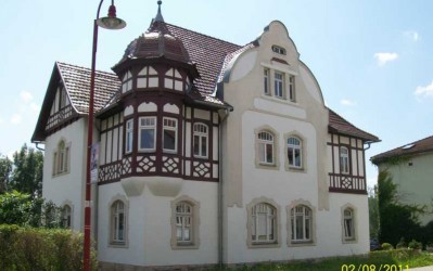 Villa mit vier Wohnungen